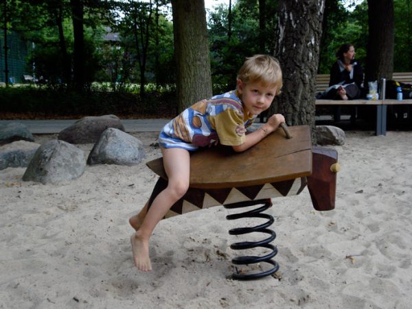 Großes Krabbeln, Spielplatz Lohmühleninsel, Berlin Kreuzberg