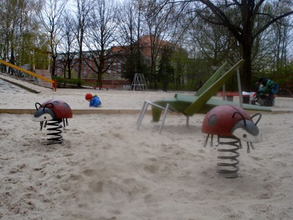 Großes Krabbeln, Spielplatz Lohmühleninsel, Berlin Kreuzberg